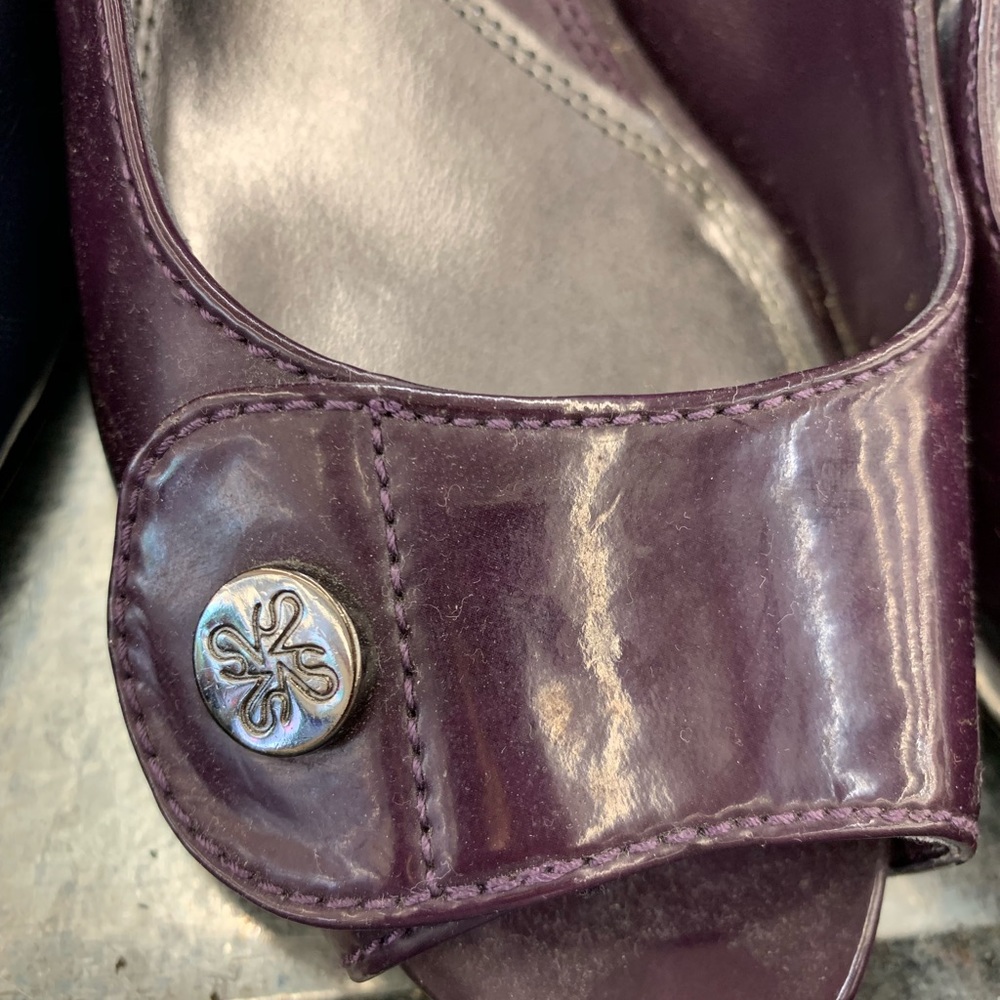 Vera Wang Plum Heels Size 8.5 Leather